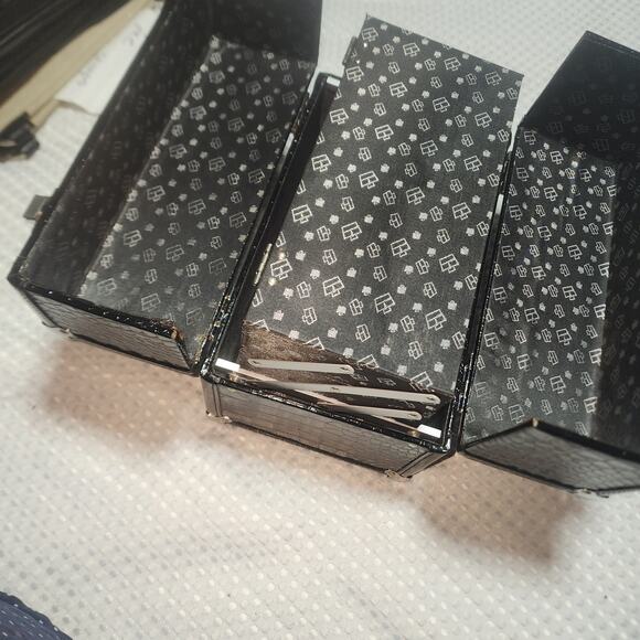 CABOODLES EUC BLACK ALIGATOR MAKEUP HARD CASE ORGANIZER BOX - Picture 7 of 10